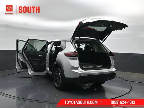 Used 2024 Nissan Rogue SV AWD/4WD image 55
