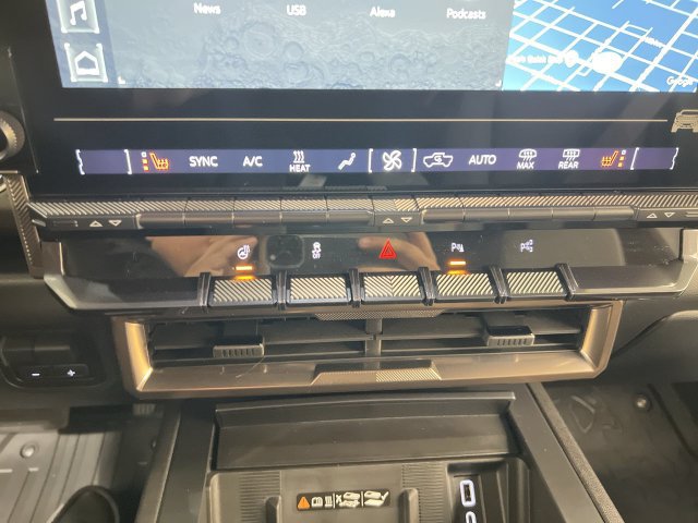 Used 2025 GMC Hummer EV 2X AWD/4WD image 16