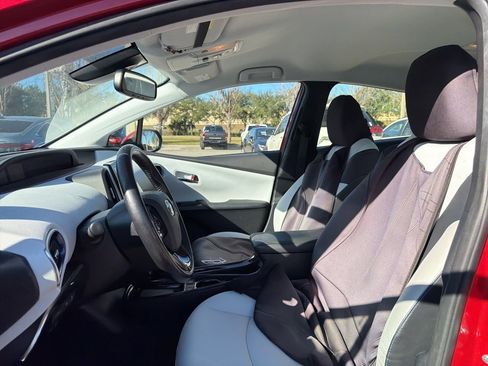Used 2022 Toyota Prius Limited image 4