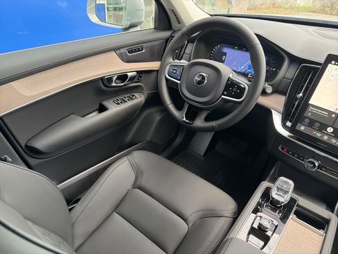 New 2026 Volvo XC90 T8 Plus w/ Protection Package Premier AWD/4WD image 12
