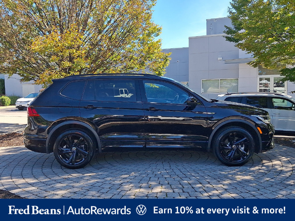 Certified 2024 Volkswagen Tiguan SE R-Line AWD/4WD image 9