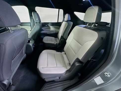 Used 2025 Chevrolet Traverse LT image 28