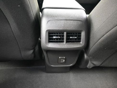 Used 2024 Chevrolet Equinox LS FWD image 34