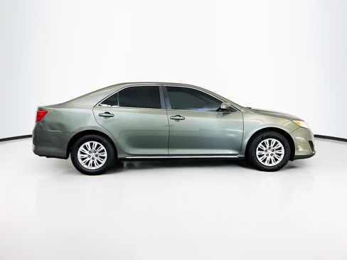 Used 2014 Toyota Camry LE image 10