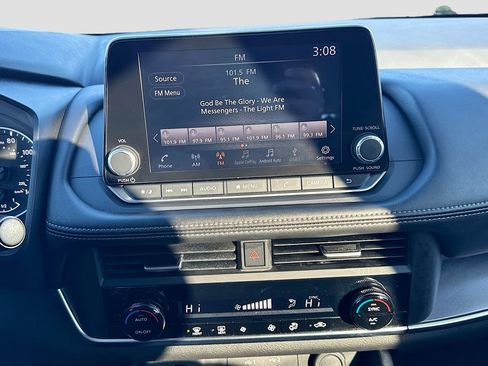 Used 2024 Nissan Rogue SV image 13