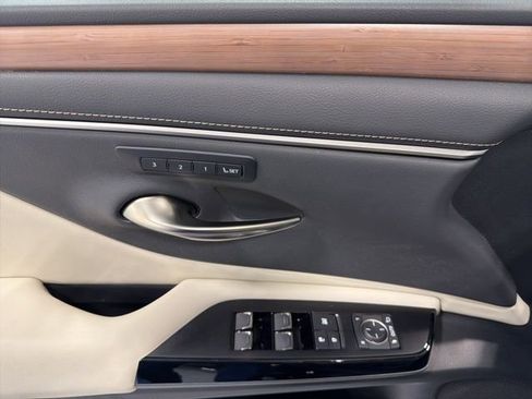 Used 2023 Lexus ES 350 w/ Premium Package image 10