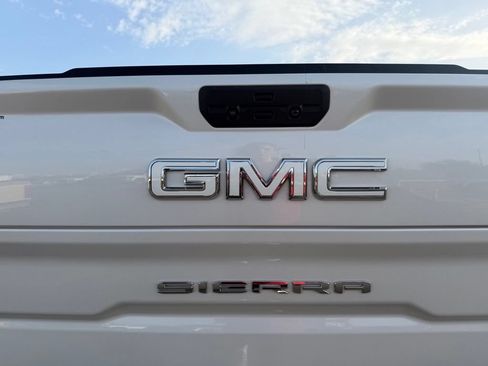 Used 2021 GMC Sierra 1500 SLT AWD/4WD image 16