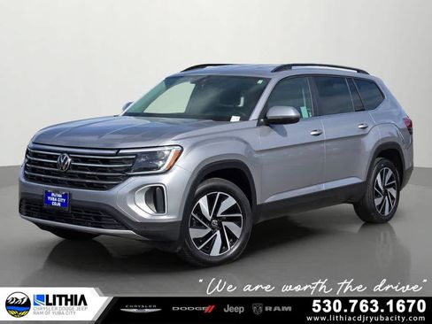 Used 2025 Volkswagen Atlas SE FWD image 1