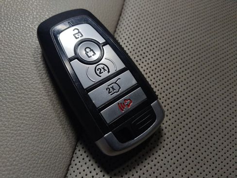 Used 2021 Ford Explorer Limited w/ Equipment Group 301A RWD image 32