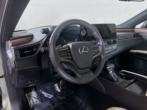 Used 2025 Lexus ES 350 w/ Premium Package image 9