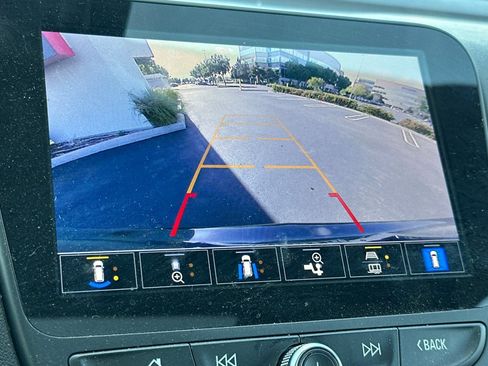 Used 2023 Chevrolet Equinox RS FWD image 25