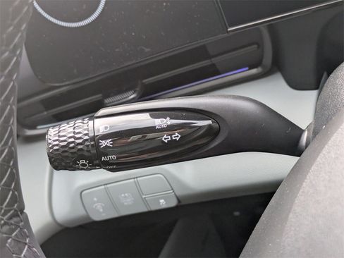 New 2025 Hyundai Elantra Limited image 24