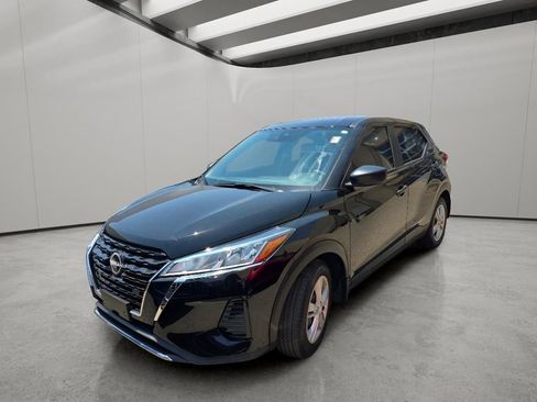 Used 2025 Nissan Kicks Play S w/ Interior Electronics Package FWD image 2