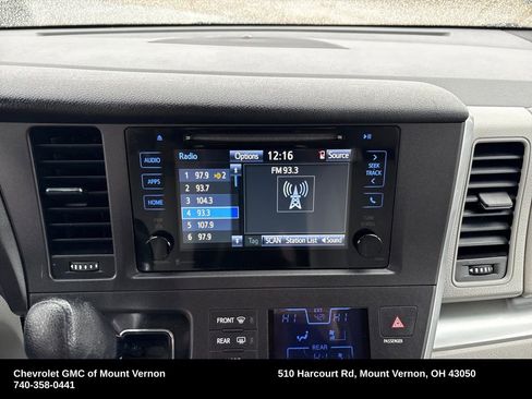 Used 2015 Toyota Sienna LE image 19