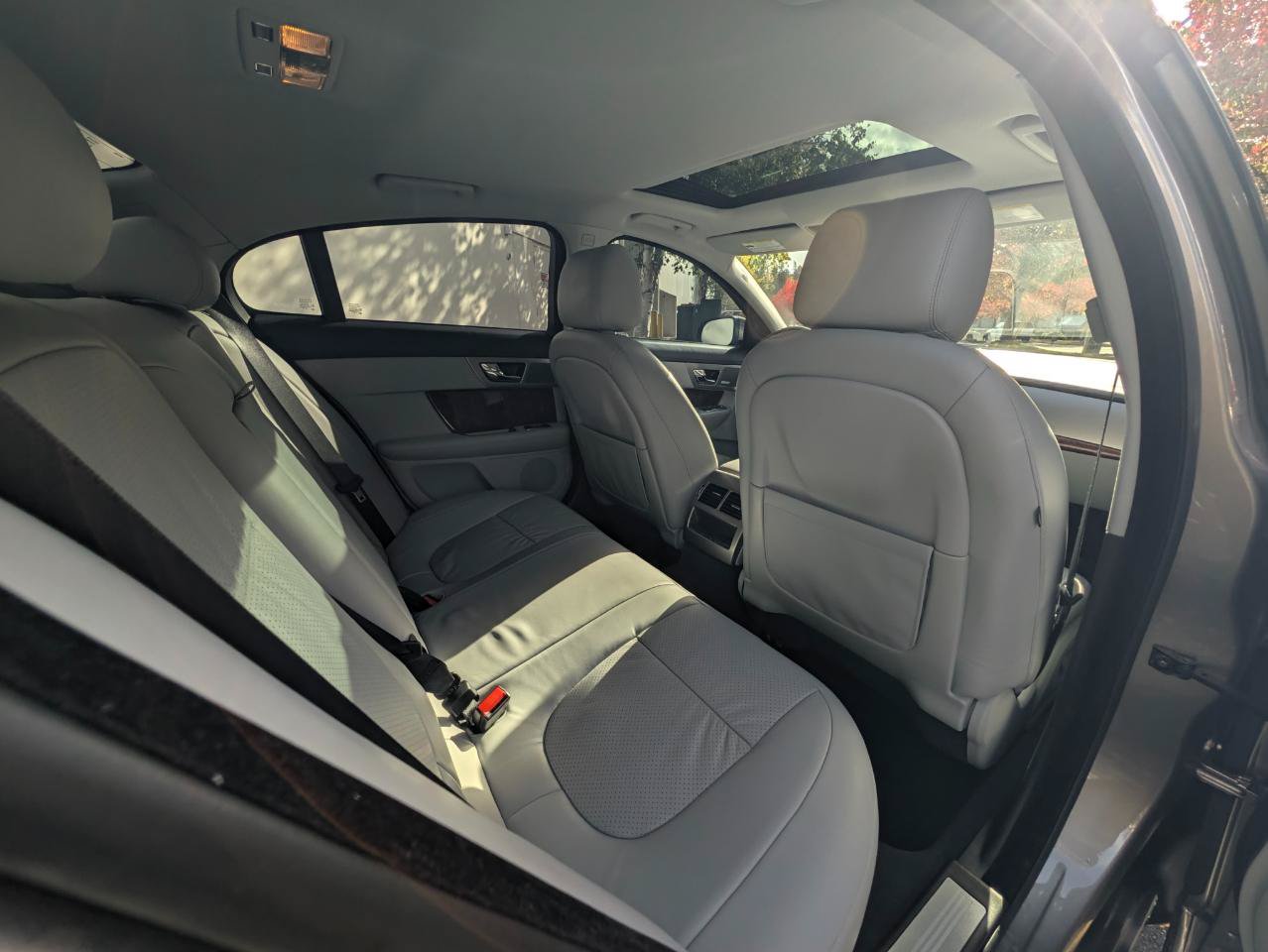 Used 2009 Jaguar XF Premium RWD image 14