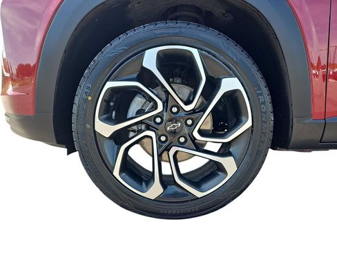 Used 2024 Chevrolet Trax RS w/ Sunroof Package FWD image 31