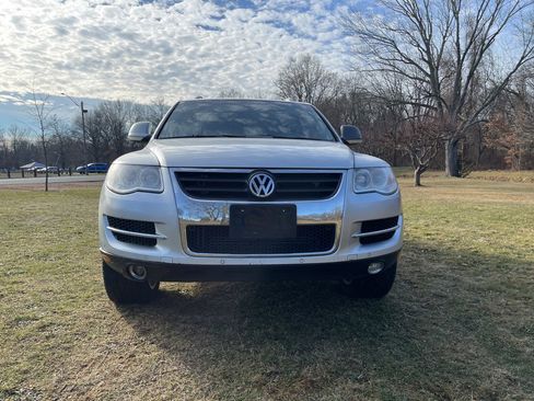 Used 2010 Volkswagen Touareg VR6 w/ Luxury Pkg image 10