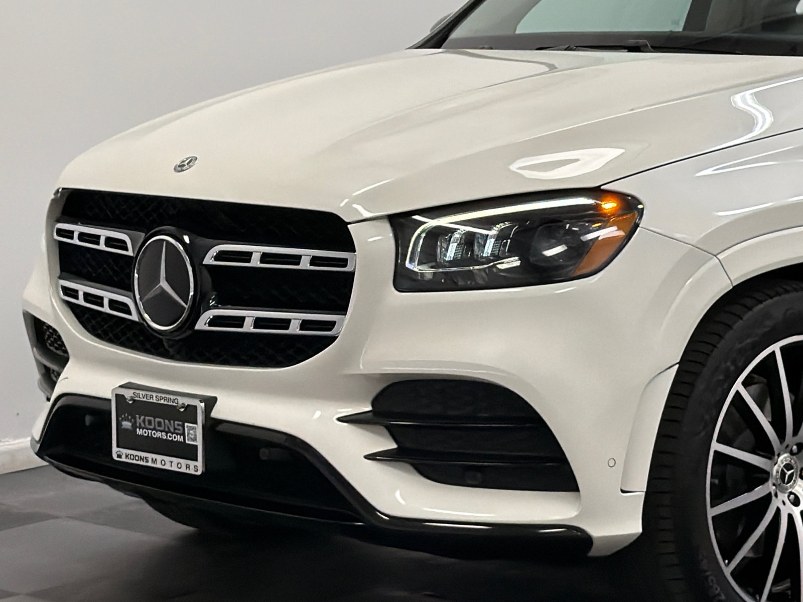 Used 2021 Mercedes-Benz GLS 580 4MATIC image 2