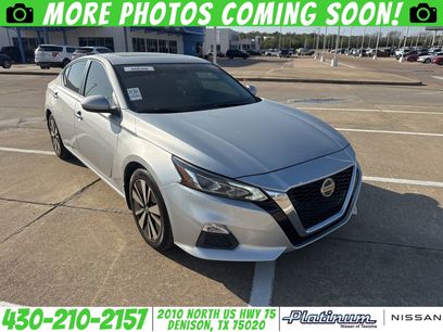 Used 2021 Nissan Altima 2.5 SV w/ SV Premium Package