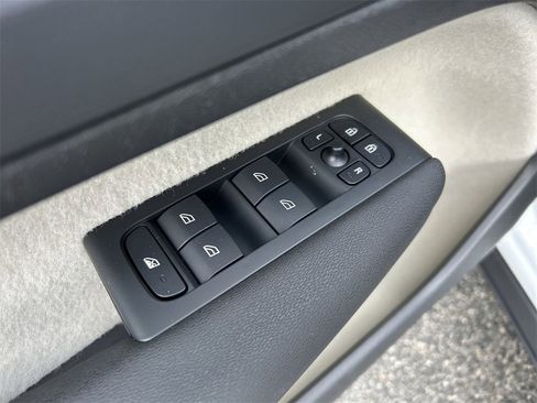 Certified 2023 Volvo XC40 B5 Plus w/ Driver Assist Package image 16