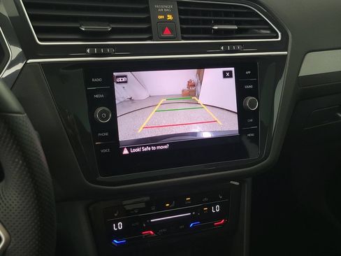 Used 2024 Volkswagen Tiguan SE R-Line FWD image 30