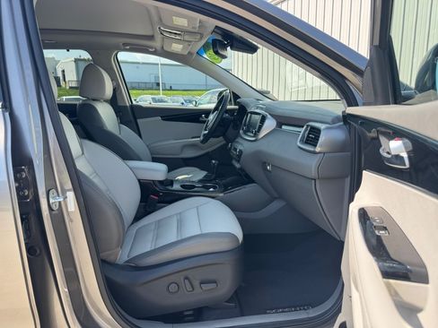Used 2019 Kia Sorento SX FWD image 32