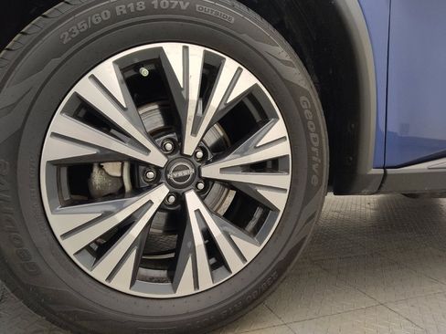 Used 2023 Nissan Rogue SV image 31