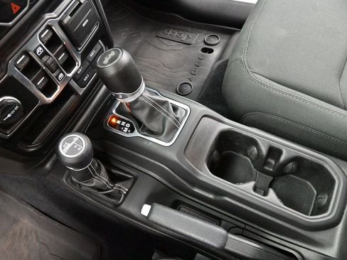Used 2022 Jeep Wrangler Unlimited Sahara w/ LED Lighting Group AWD/4WD image 25