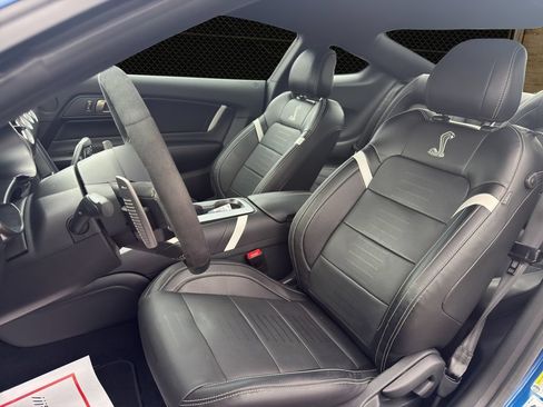 Used 2022 Ford Mustang Shelby GT500 w/ Technology Package RWD image 5