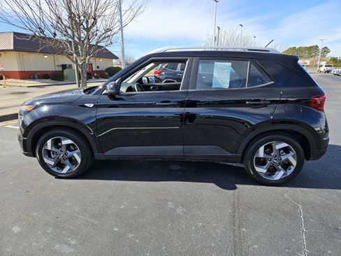 Used 2025 Hyundai Venue SEL image 4