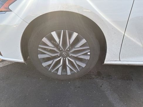 Used 2025 Nissan Altima 2.5 SV image 5