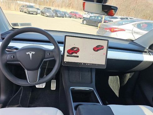 Used 2024 Tesla Model Y Performance image 10