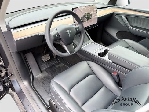 Used 2024 Tesla Model Y Long Range AWD/4WD image 9