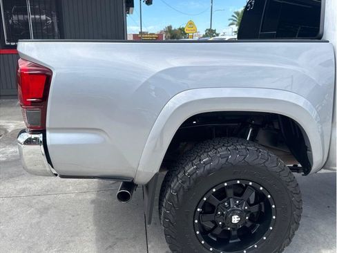 Used 2018 Toyota Tacoma SR5 RWD image 40