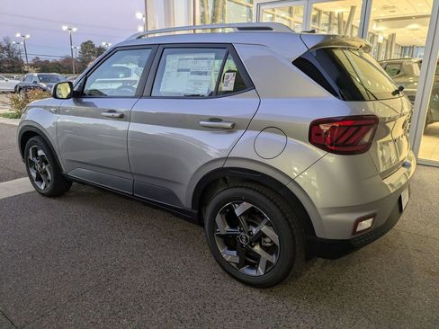 New 2026 Hyundai Venue SEL image 3