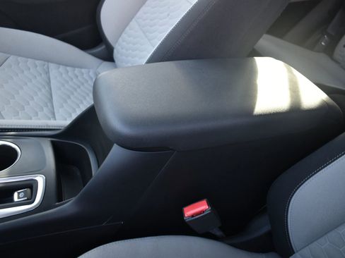Used 2018 Chevrolet Equinox LS FWD image 16