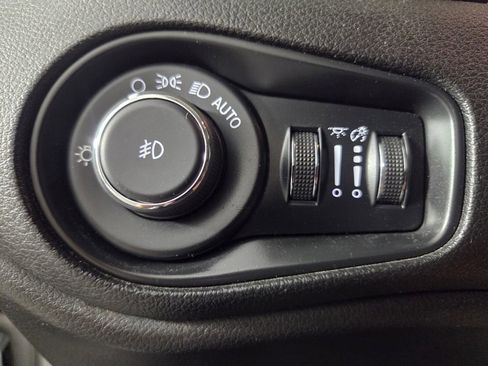 Used 2020 Jeep Renegade Trailhawk w/ UConnect 8.4 Nav Group AWD/4WD image 19