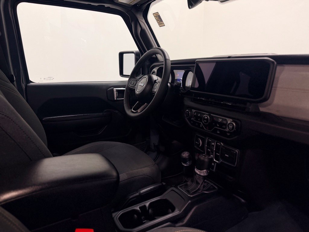Used 2024 Jeep Wrangler Unlimited AWD/4WD image 17