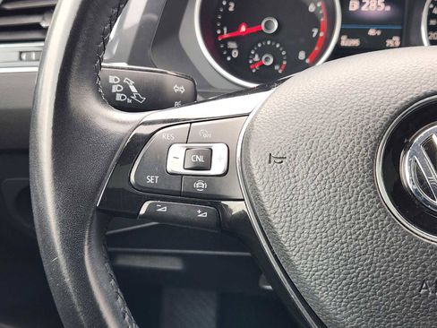 Used 2019 Volkswagen Tiguan SE w/ Panoramic Sunroof Package image 28