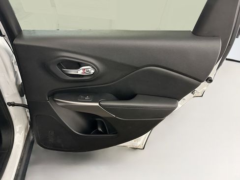 Used 2021 Jeep Cherokee Latitude Lux image 31