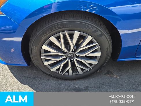 Used 2025 Nissan Altima 2.5 SV FWD image 3