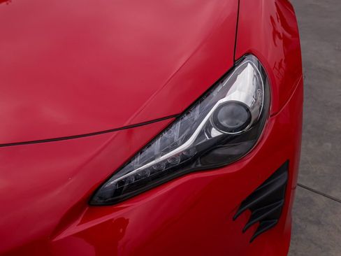 Used 2017 Toyota 86 image 12