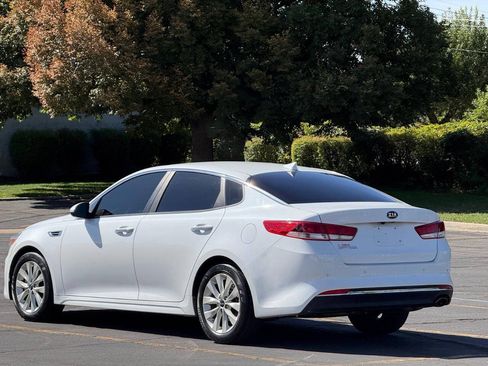 Used 2018 Kia Optima LX w/ 17" Alloy Wheels Package FWD image 3