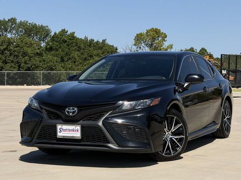 Used 2021 Toyota Camry SE FWD image 2