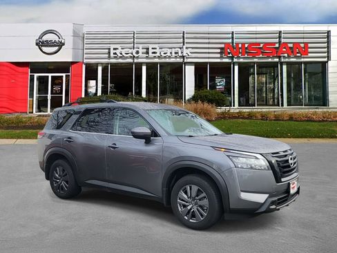Certified 2025 Nissan Pathfinder SV w/ Black Appearance Package image 6