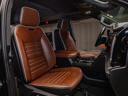 Used 2025 GMC Sierra 3500 Denali Ultimate image 28