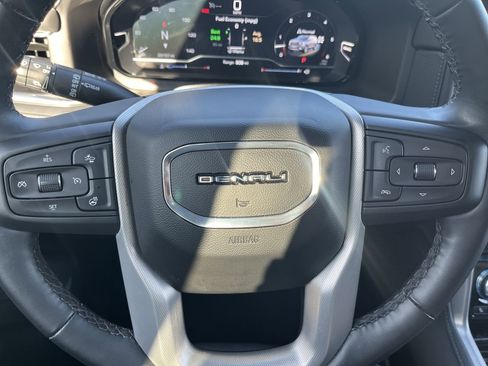 Used 2023 GMC Yukon Denali image 22
