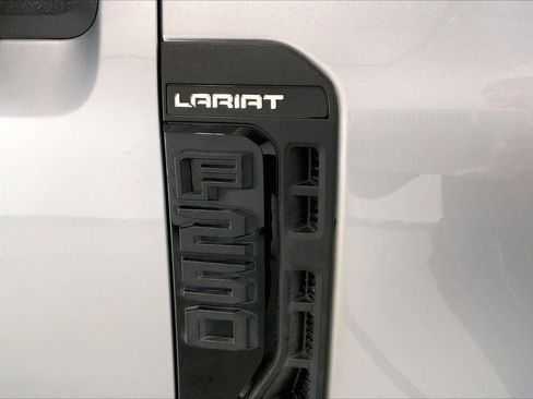 Used 2023 Ford F250 Lariat w/ Lariat Ultimate Package AWD/4WD image 7