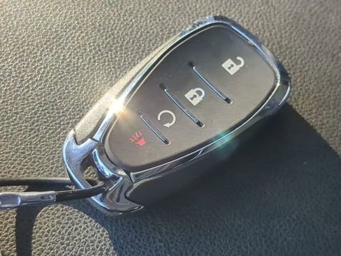 Used 2025 Chevrolet Trax LT w/ LT Convenience Package image 28