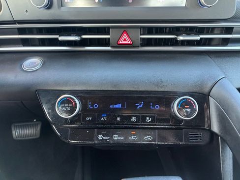 Used 2023 Hyundai Elantra SEL image 29